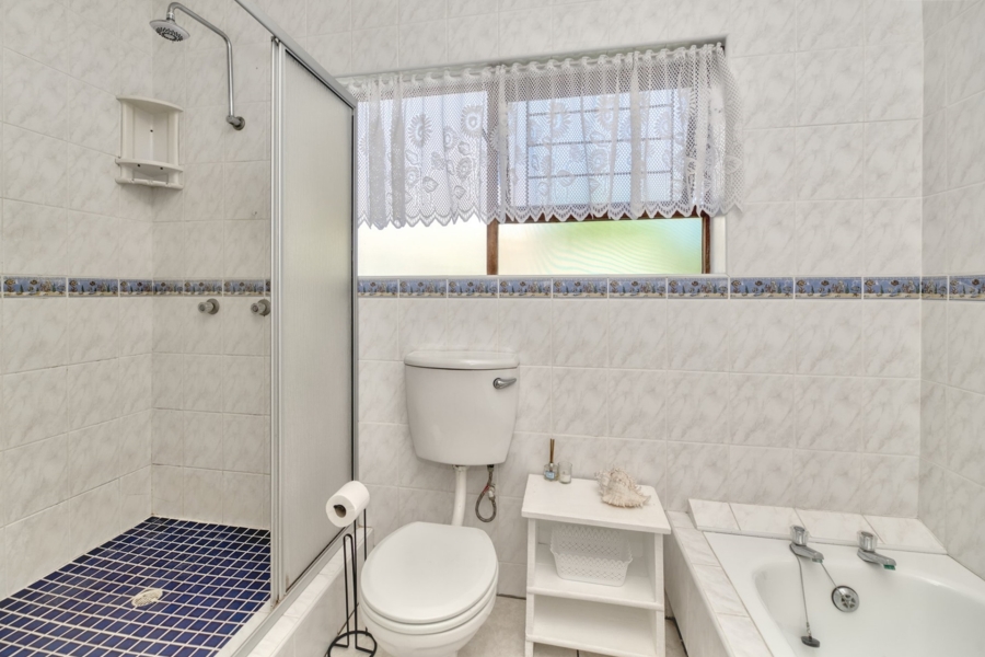 To Let 3 Bedroom Property for Rent in Struisbaai Western Cape